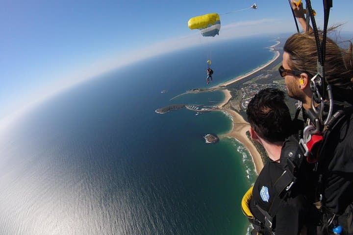 Coffs Harbour Skydiving: Tandem Beach Jumps Over the Solitary Islands photo 2