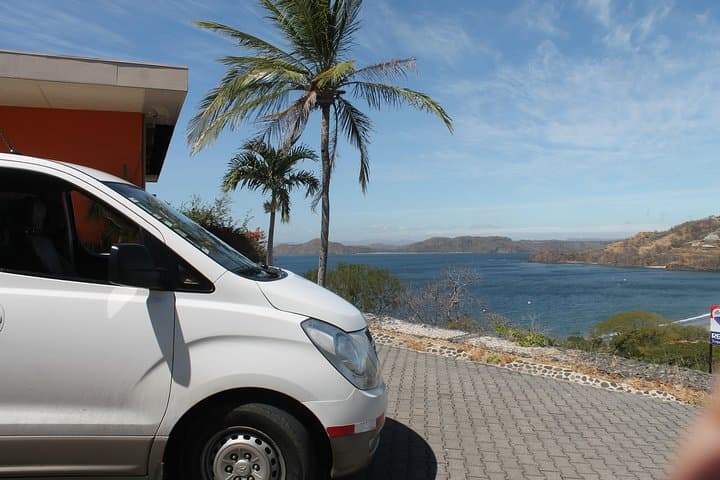 Manuel Antonio to SJO Airport: Private Shuttle Transfer from Manuel Antonio & Quepos
