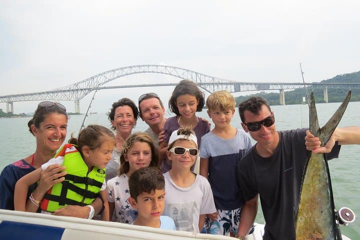 Private Panama Bay Cruise & Light Fishing from Flamenco Marina photo 4