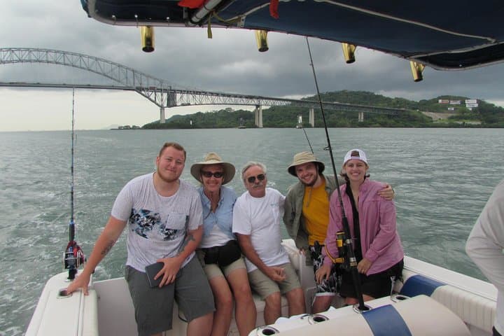 Private Panama Bay Cruise & Light Fishing from Flamenco Marina photo 3