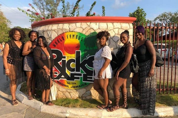 Unwind at Negril’s Pristine Beaches and Iconic Cliffs