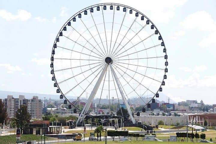 Estrella de Puebla Observation Wheel: Panoramic City Views & Park Access photo 4