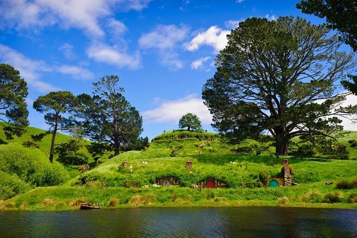 Luxury Day Tour: Hobbiton and Rotorua from Auckland