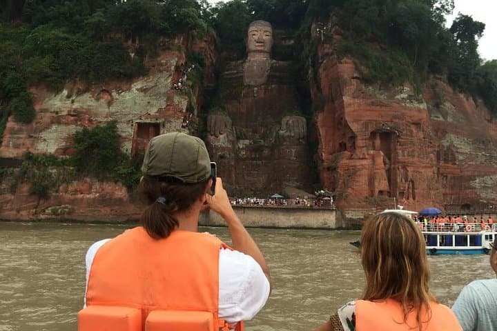 Chengdu in One Day: Panda Base & Leshan Giant Buddha Private Tour