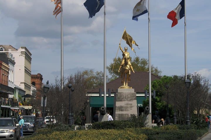New Orleans City & Barataria Swamp Full-Day Tour: French Quarter, Tombs, and Gators photo 2