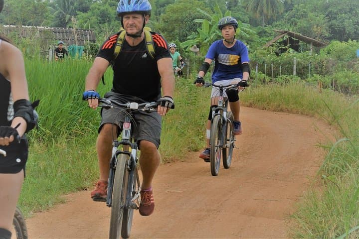 Full-Day Cycle and Kayak in Sri Lanna National Park: Mae Ngat Valley Adventure