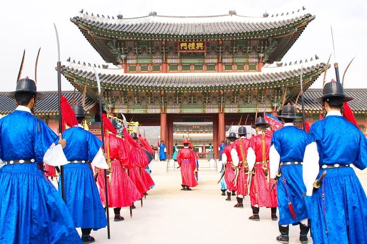 Seoul Private Full-Day City Tour with Lunch — Gyeongbokgung, Insadong & Namsan photo 3