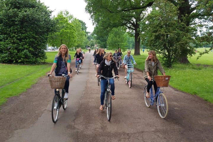 Brighton Bike Tour: Guided 2.5-Hour City Cycling Experience