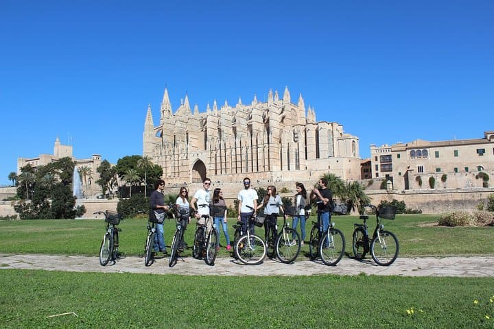Palma de Mallorca 3-Hour Highlights & Tapas Bike Tour — Cathedral, Almudaina & Local Bites