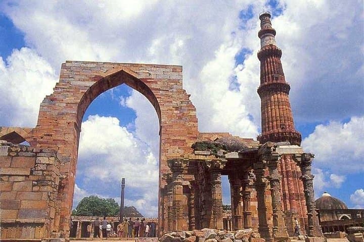Exploring Old and New Delhi: A Full-Day Guided Walk Through Mughal Monuments and City Markets photo 1