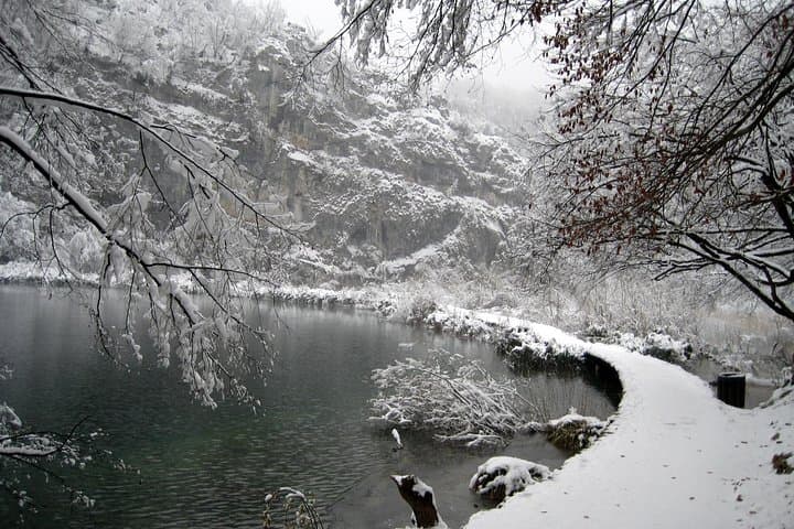 Frozen Plitvice Lakes: Private Winter Hiking Day Trip from Zagreb photo 2