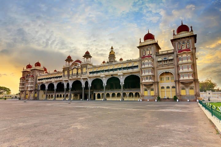 7-Day Karnataka–Kerala Nature Tour: Mysore, Wayanad, Munnar & Alleppey