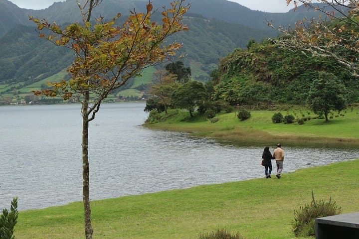 Rim Roads and Emerald Lakes