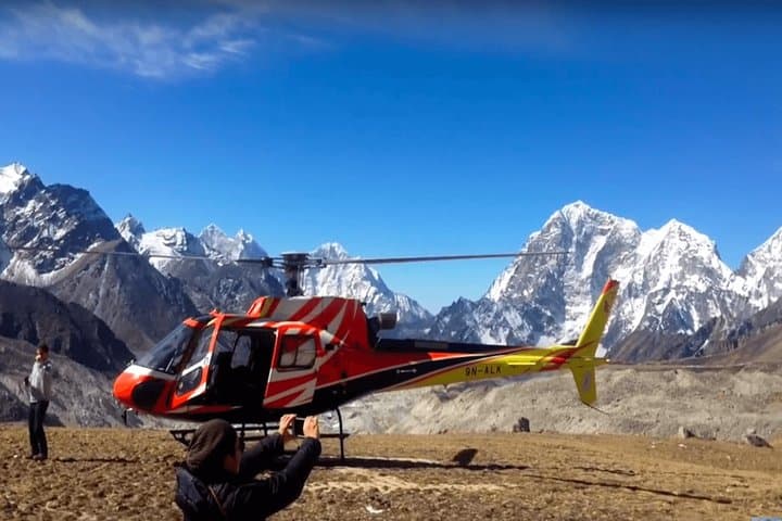 Everest Base Camp Helicopter Tour: Fly to Kala Patthar & Breakfast at Everest View Hotel