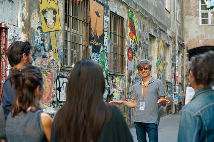 Berlino Alternativa: Italian-Language Street Art Tour in Kreuzberg Friedrichshain Mitte