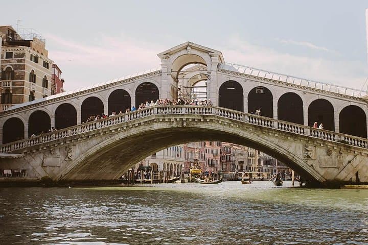 Private Grand Canal Boat Tour to Murano and Burano — Glass, Color & Venetian Lagoons photo 3
