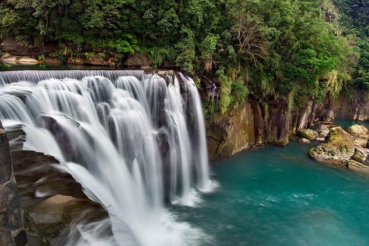Pingxi Sky Lantern Experience: Shifen Old Street & Waterfall Morning Tour