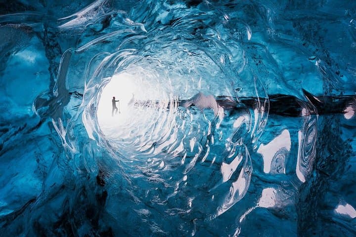 Exploring Vatnajökull’s Ice Caves: A Guided Tour from Jökulsárlón photo 4
