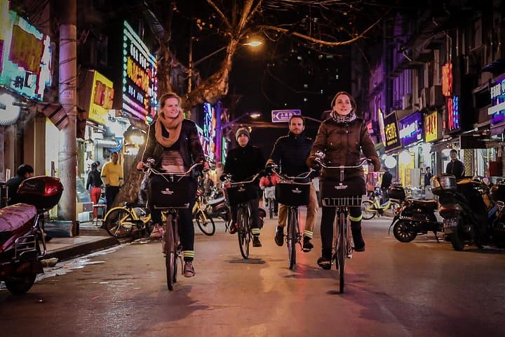 Shanghai Night Bike Tour: Old Town to the Bund on Vintage Bikes
