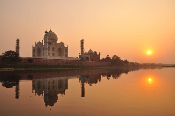 Sunrise at the Taj: Private Half-Day Tour from Agra to the Taj Mahal and Agra Fort