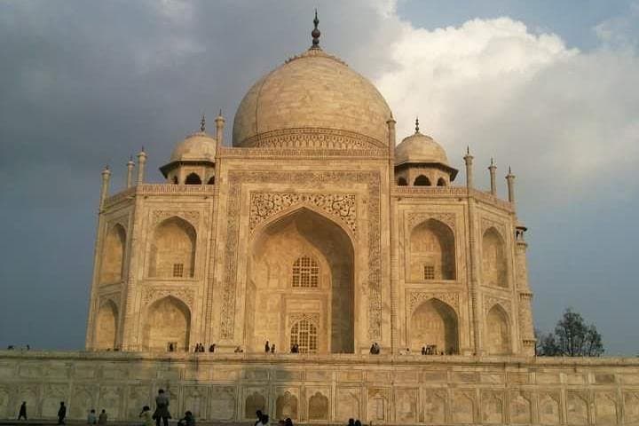 Sunrise at the Taj Mahal: Guided Day Trip from Delhi