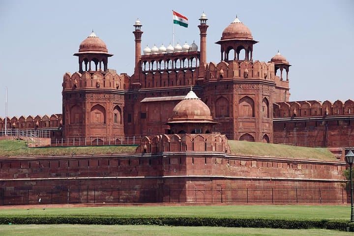 4-Hour Private Delhi Sightseeing Tour: Red Fort, Qutub Minar & Lotus Temple photo 2