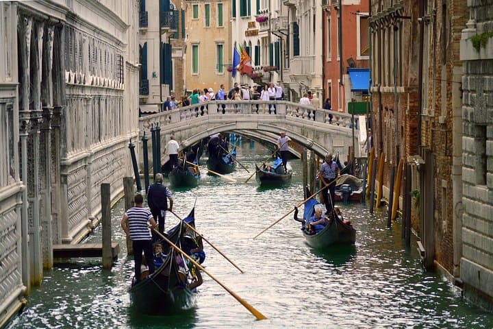 Private Gondola Serenade on Venice's Grand Canal: Romantic Music & Private Ride photo 3