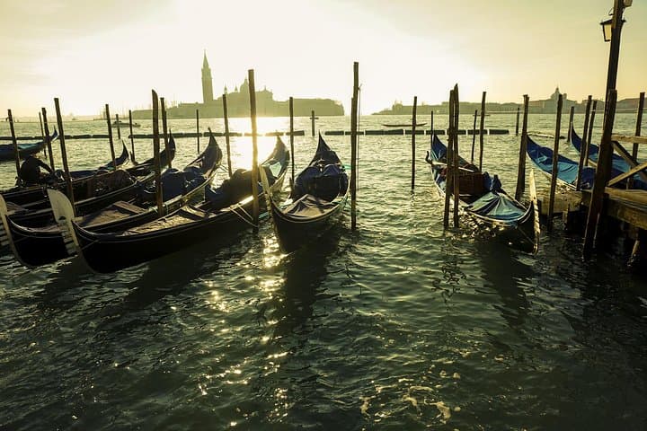 Private Gondola Serenade on Venice's Grand Canal: Romantic Music & Private Ride photo 2