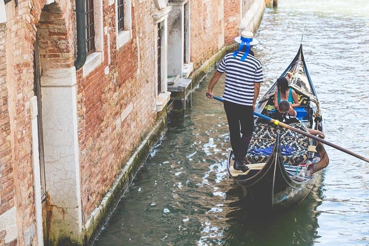 Venice Private Gondola Tour: 30-Minute Classic Ride on the Grand Canal photo 3
