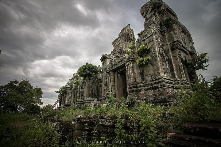 Phnom Bok Mountain Temple Tour from Siem Reap — Hilltop Yasovarman Ruins & Eastern Baray Views photo 1