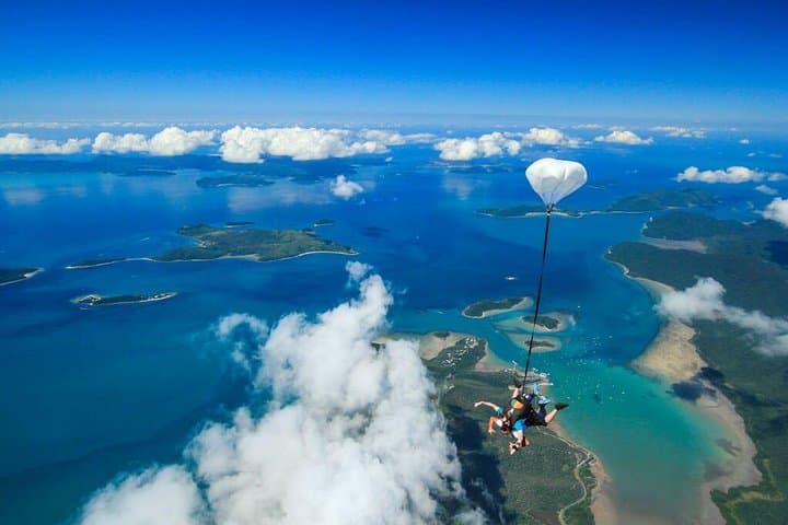 15,000ft Tandem Skydive Over the Whitsunday Islands — Airlie Beach Scenic Jump photo 4