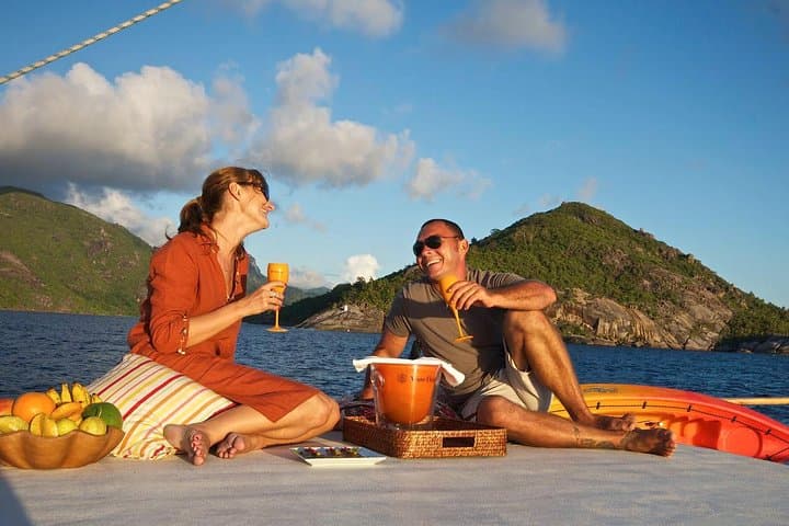 Naples Sunset Boat Cruise with Aperitif — Private Evening Along the Bay