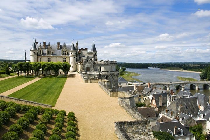 Loire Valley Castles: Chenonceau & Chambord Day Trip with Wine and Lunch