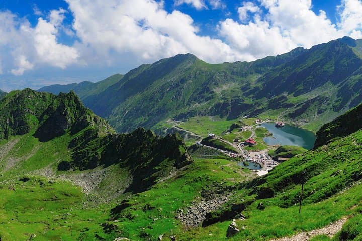 Day Trek to Romania's Rooftop: Bucegi Plateau Hike from Bucharest
