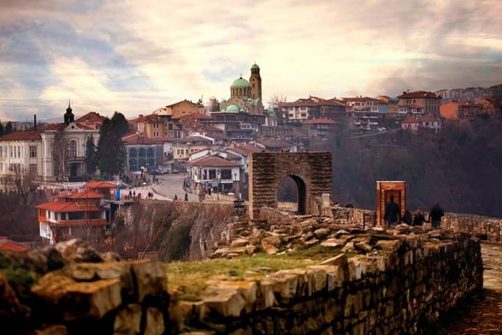 Day Trip to Tsaravets Fortress & Emen Canyon: Hiking, History, and Caves from Bucharest