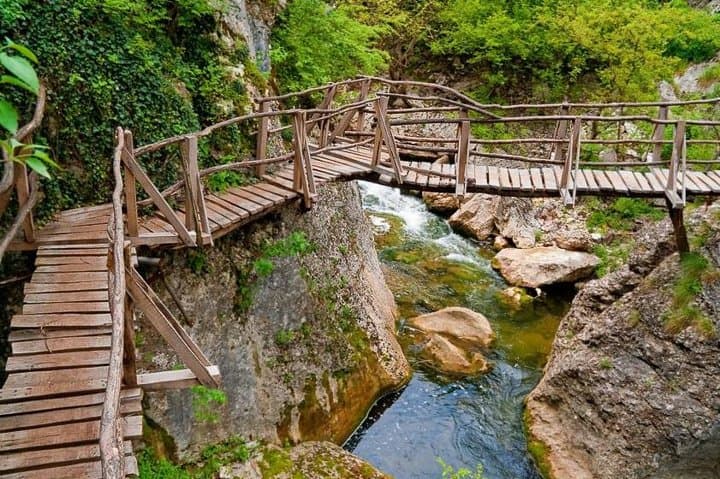 Day Trip to Tsaravets Fortress & Emen Canyon: Hiking, History, and Caves from Bucharest photo 2