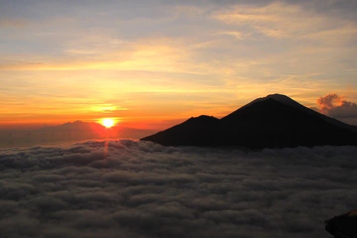 Sunrise Summit on Mount Batur: Guided Trek & Volcanic Breakfast photo 2