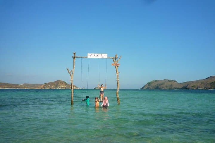 Bali to Lombok 10-Day Adventure: Culture, Beaches & Volcano Views photo 1