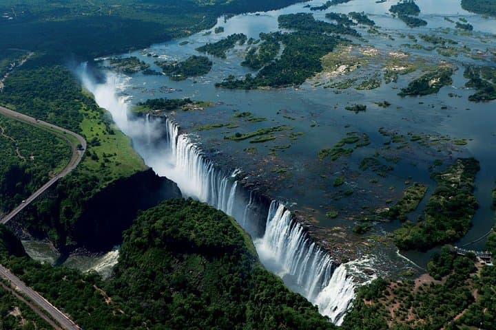 Victoria Falls Day Trip from Kasane — Silver Package: Guided Tour, Lunch & Market Visit photo 3