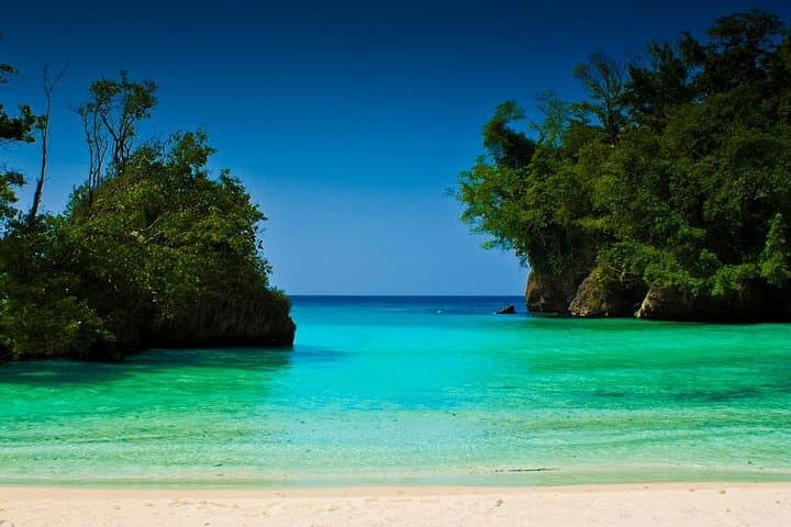 Port Antonio Nature & Eco Tour: Rio Grande Rafting, Blue Lagoon and Beach Escape photo 2