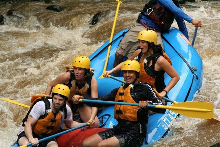La Fortuna Combo: Class III Río Balsa Rafting and Canopy Zipline with Superman Cable