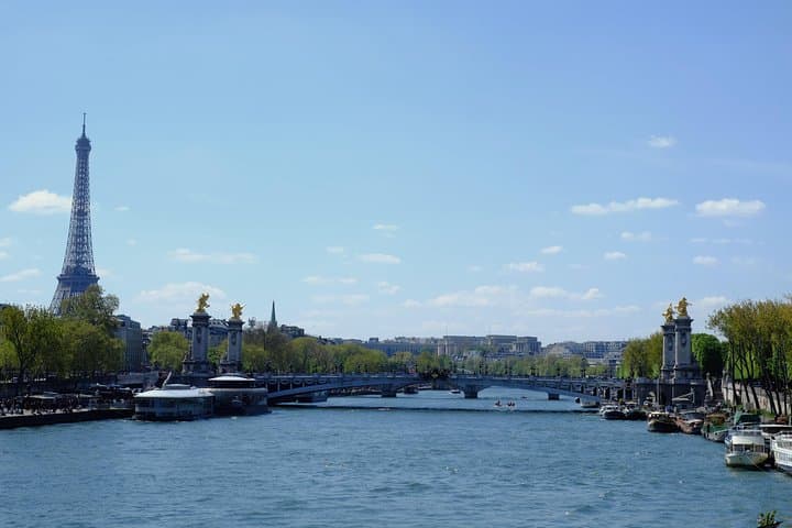 Paris in Three Hours: Half-Day Private Walking Tour of the Louvre, Champs-Élysées & Eiffel photo 2