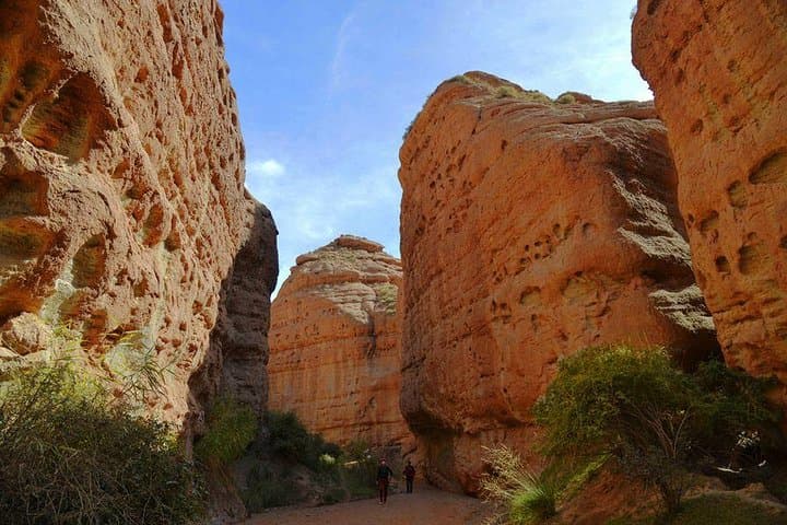 Hike Pingshanhu Grand Canyon & Horse Hoof Temple Grottoes — Zhangye Private Tour