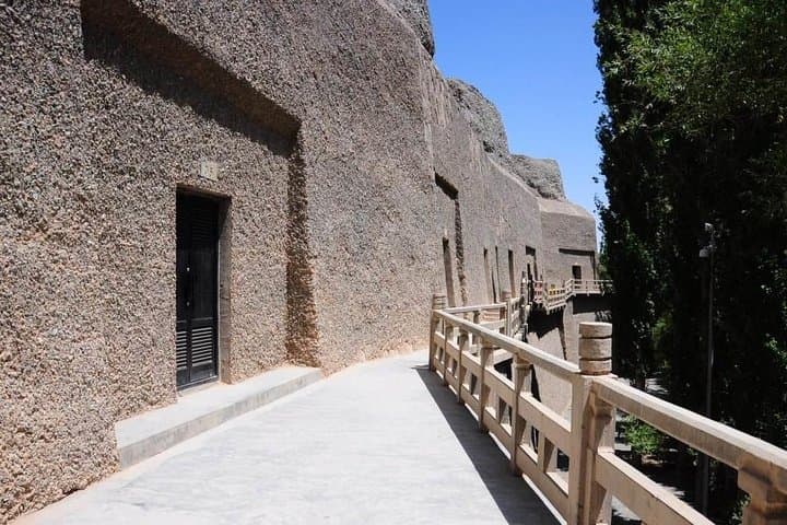 Private One-Day Tour: Western Thousand Buddha Grottoes & Yangguan (Sun Gate) Pass with Lunch photo 2