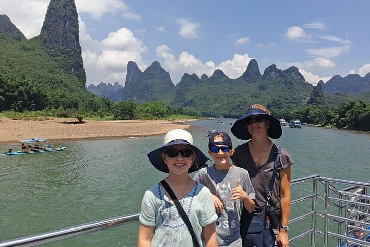 Li River Cruise & Yangshuo Ruyi Peak Cable Car: Full-Day Scenic Tour from Guilin