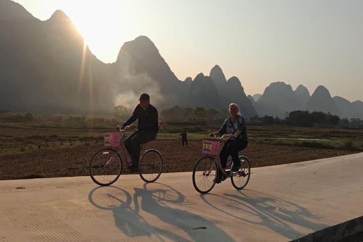 Yangshuo Classic Private Day Tour: Cycling the Countryside, Xingping Raft & West Street