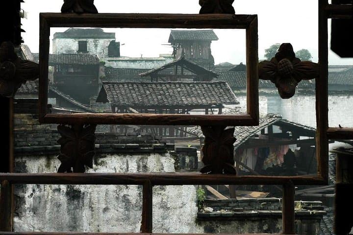 Guilin to Fenghuang Private Transfer: Highway Drive, Hongjiang Stop, and Old-Town Arrival photo 2