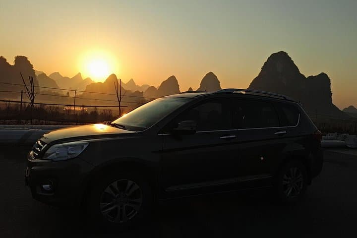 Guilin to Fenghuang Private Transfer: Highway Drive, Hongjiang Stop, and Old-Town Arrival