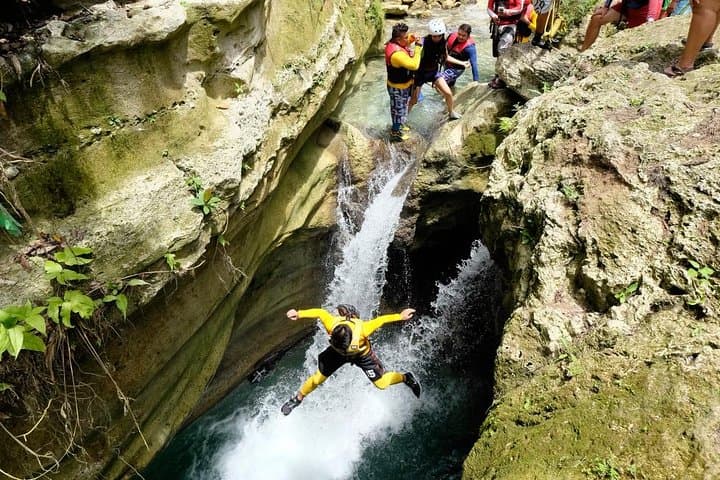 Canyoneering Kawasan Falls: Full-Day Badian Gorge Adventure with Lunch & Transport