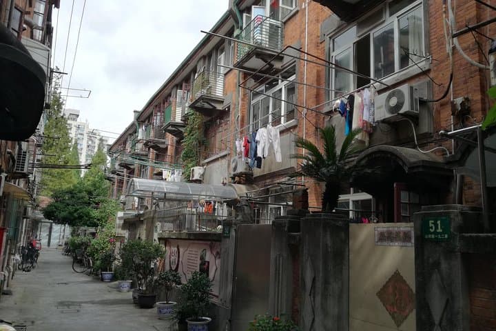 Historic Hongkou Walking Tour: Lu Xun Park & Asian Settlement Stories